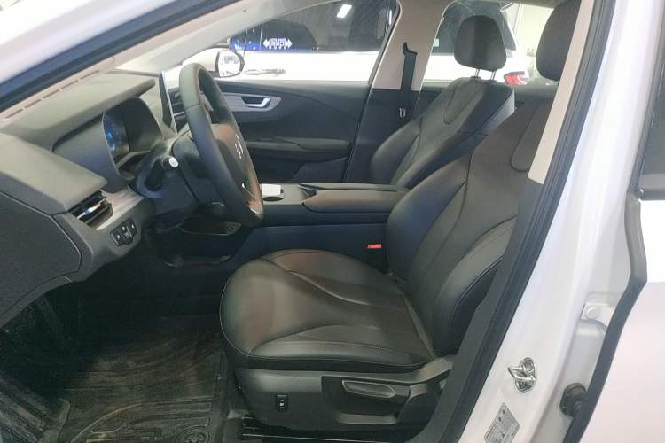 Used Hongqi E-QM5 2025 500km Range Commuter Version
