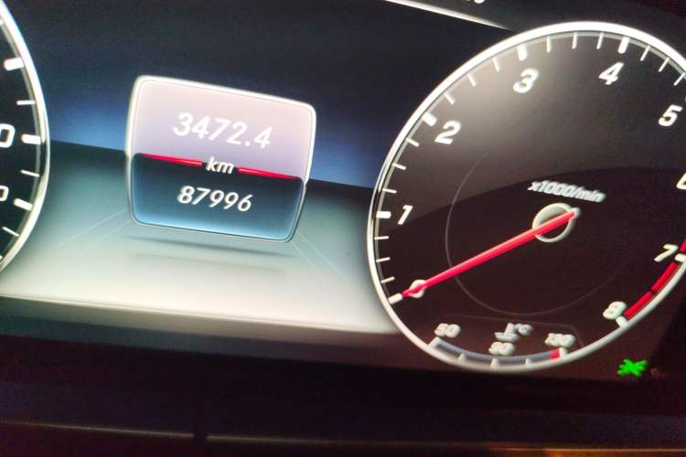 Used Mercedes-Benz E-Class 2016 E 300 L Sporty and Stylish Model
