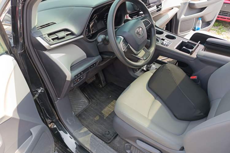 Used Toyota Granvia 2023 2.5L Hybrid Comfort Edition Driver Seat