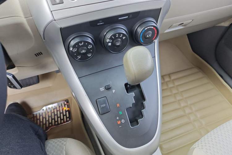 Used Toyota Verso 2014 Starlight 180E CVT Elite Edition
