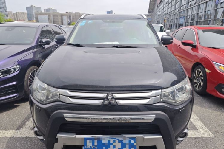 Used Mitsubishi Outlander 2014 2.4L 4x4 Deluxe Value Edition 7 Seats Front