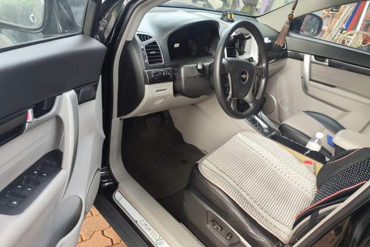 Used Chevrolet Captiva 2014 2.4L 4x4 Luxury Edition 5 Seats Driver Seat