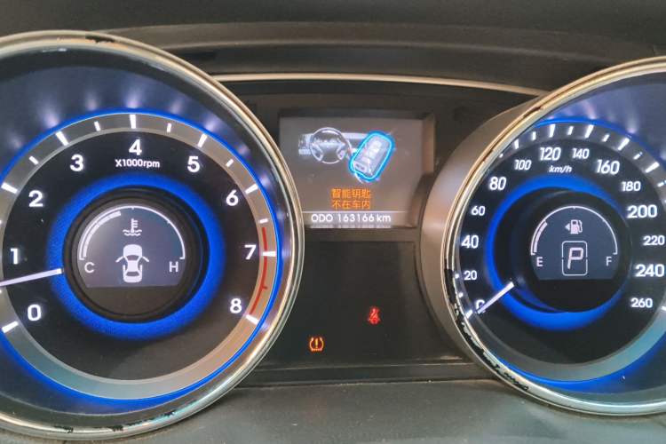 Used Hyundai Sonata 2011 2.4L Automatic Top-Tier Version Odometer Close Up