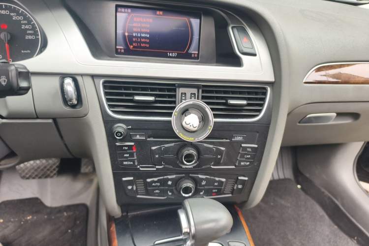 Used Audi A4L 2012 2.0 TFSI automatic Comfort trim level
