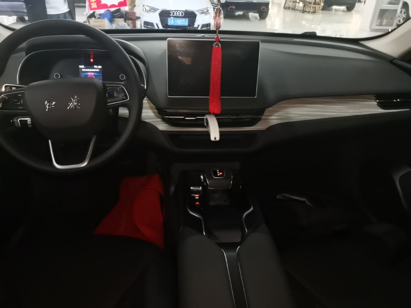 Hongqi E-QM5 2024 610 km PLUS — снимка 15