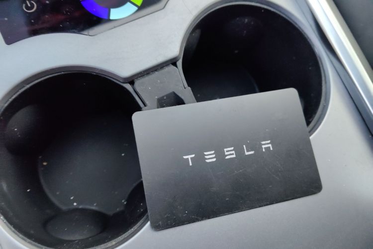 Used Tesla Model Y 2022 Long-Range All-Wheel-Drive Version
