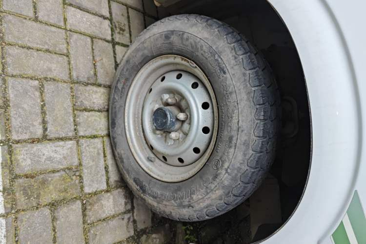 Used Jinbei Hiace 2014 2.0L Fifth-Generation Xiangyun Comfort Type 1 4G20C Right Front Wheel Hub