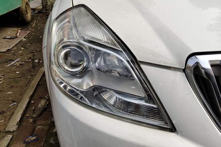 Used Buick Excelle 2015 1.5L Automatic Classic Model Right Front Headlight