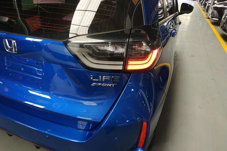 Used Honda LIFE 2021 1.5L CVT SPORT Heartbeat Edition Exterior 3