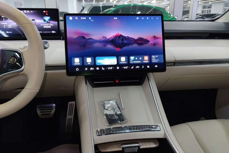 Used Hima Luxeed S7 2025 785 km Ultra