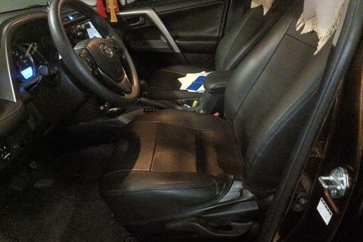 Used Toyota RAV4 2015 2.0L CVT Two-Wheel Drive Fashion Edition