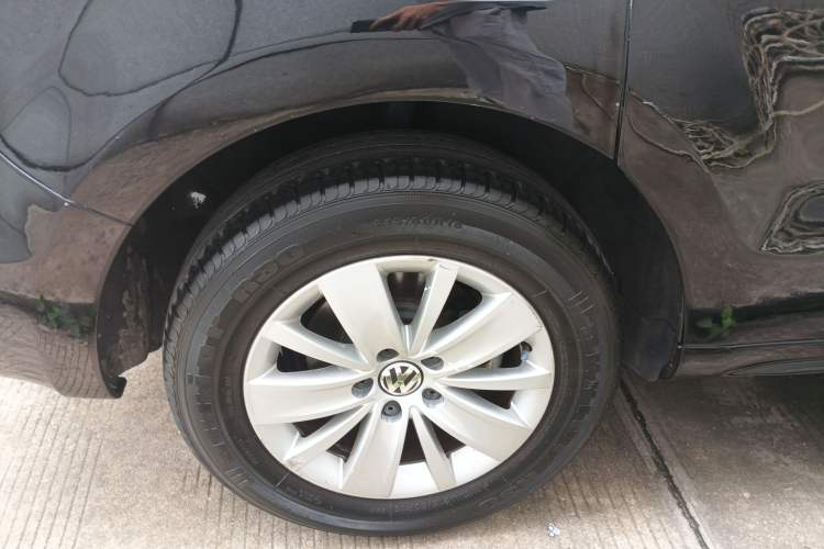 Used Volkswagen Sharan 2014 2.0 TSI Standard Model Right Rear Wheel Hub