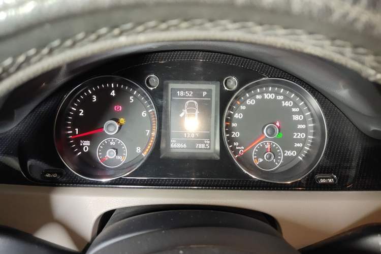 Used Volkswagen Magotan 2015 Facelift 1.8TSI Luxury Model Instrument Cluster