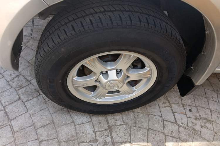 Used Great Wall Wingle 5 2017 2.4L European Version Gasoline Two-Wheel Drive Entry-Level Big Double Cab 4G69S4N Left Front Wheel Hub