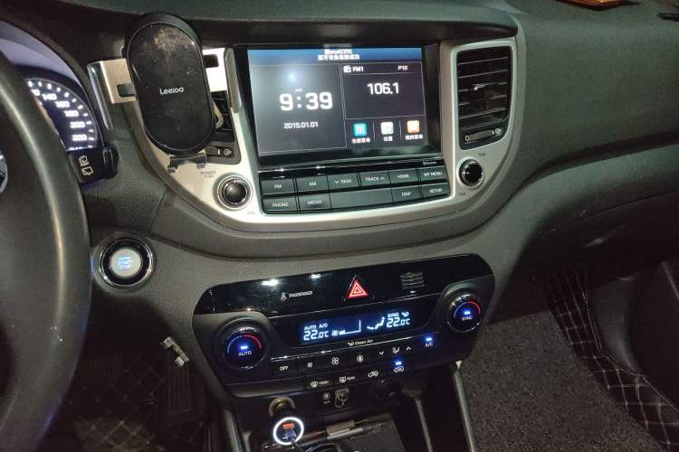 Used Hyundai Tucson 2015 1.6T Dual-Clutch Two-Wheel-Drive Smart Model Audio And AC Panel