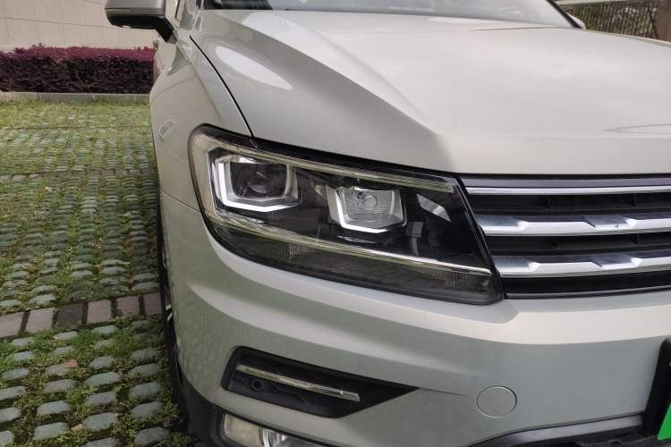 Used Volkswagen Tiguan L 2019 Revised 330TSI Automatic Two-Wheel Drive Smart & Luxury Edition China VI Standard Right Front Headlight