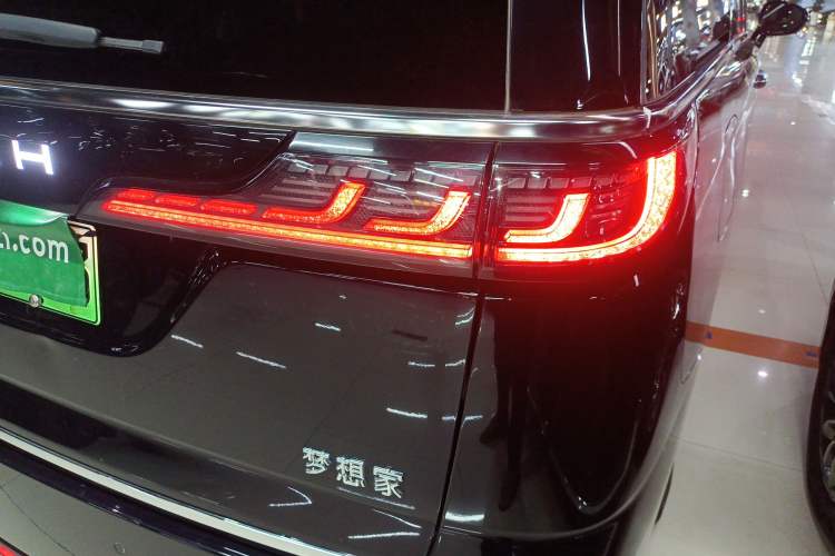 Used VOYAH Dream 2025 PHEV Four-Wheel-Drive Flagship Kunpeng Edition
