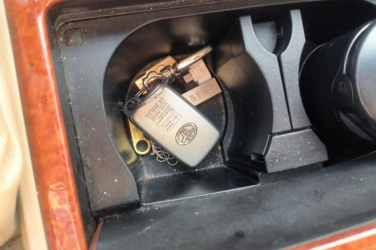 Used Toyota Land Cruiser 2013 4.0L GX-R Middle East Edition