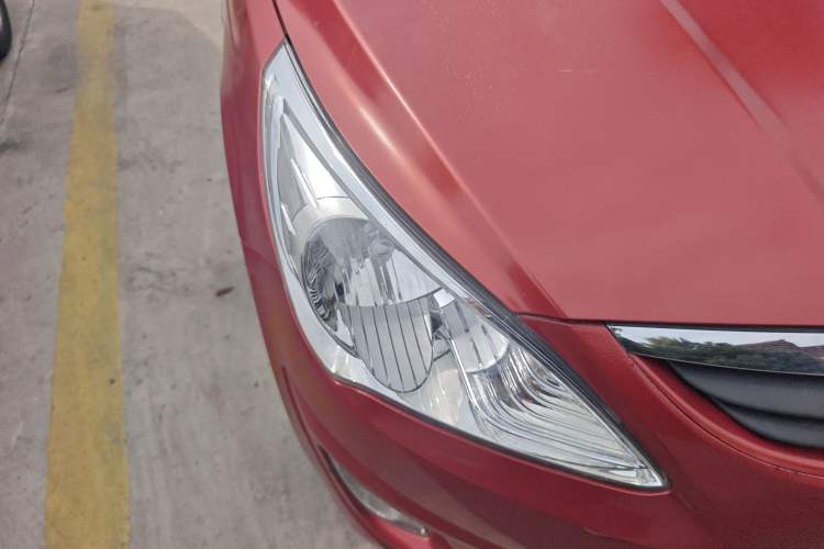 Used Hyundai Verna (older generation) 2010 Sedan 1.4L Manual Comfort GS Right Front Headlight