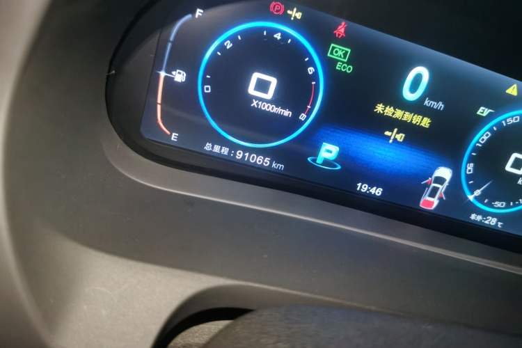 Used BYD Tang New Energy 2015 2.0T Four-Wheel-Drive Flagship Model Odometer Close Up