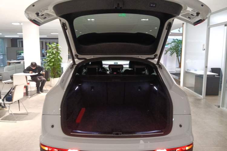 Used Audi Q5L Sportback 2021 40 TFSI Fashion Model Trunk