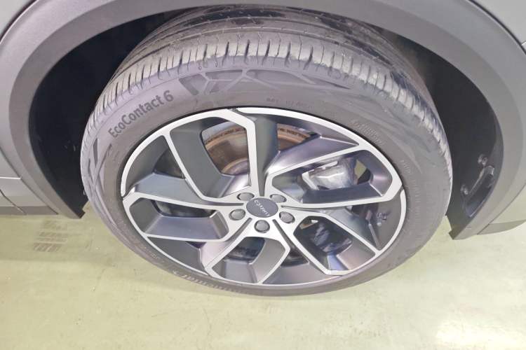 Used Lynk & Co 05 2020 2.0TD Two-Wheel Drive Shine Halo Right Front Wheel Hub