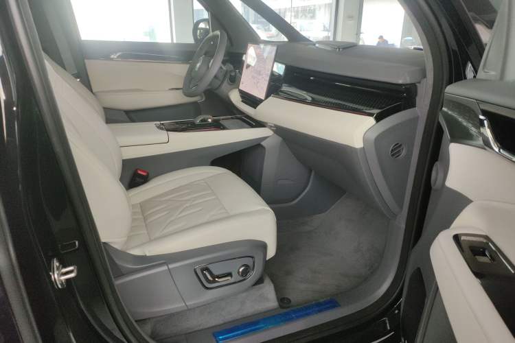 Used Zeekr 009 2024 7-Seater Walk-Through Version Four-Wheel Drive 108 kWh