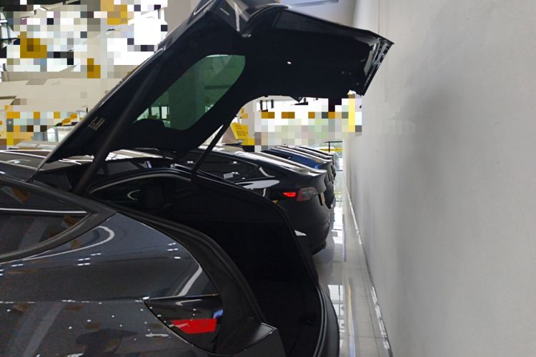 Used Tesla Model Y 2025 Long-Range All-Wheel-Drive Version Trunk