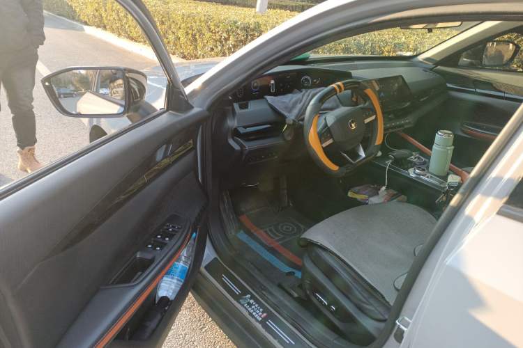 Used Changan UNI-V iDD 2023 ZhiDian iDD 1.5T 113km Smart & Fun Version
