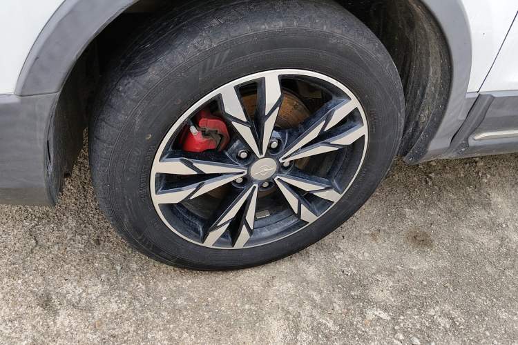 Used Haima S5 2019 230T Automatic Luxury Edition Left Front Wheel Hub