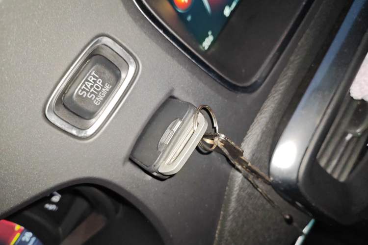 Used Volvo V40 2016 T3 Zhiyi Edition