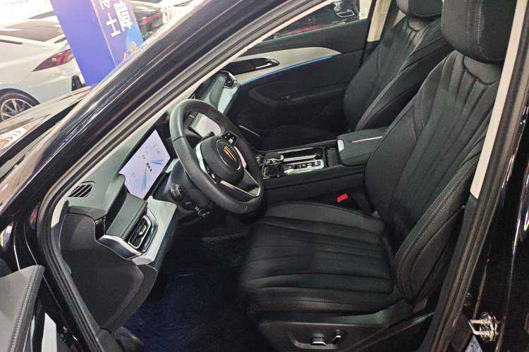 Used Hongqi H5 2025 2.0T Automatic Flag Edition – 500 000 Units Commemorative Version
