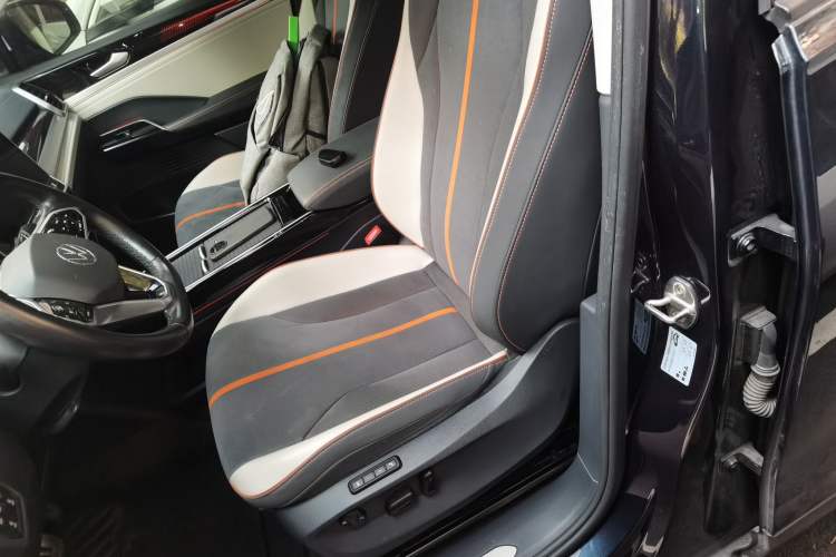 Used Volkswagen ID.6 CROZZ 2022 Long-Range PRO Edition Left Front Seat