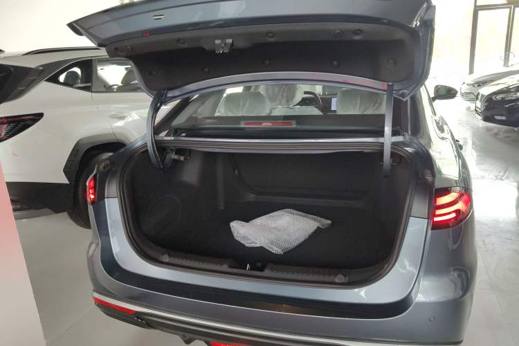 Used Geely Galaxy Stellar 6 2026 Model 125km Free-Style Edition Trunk