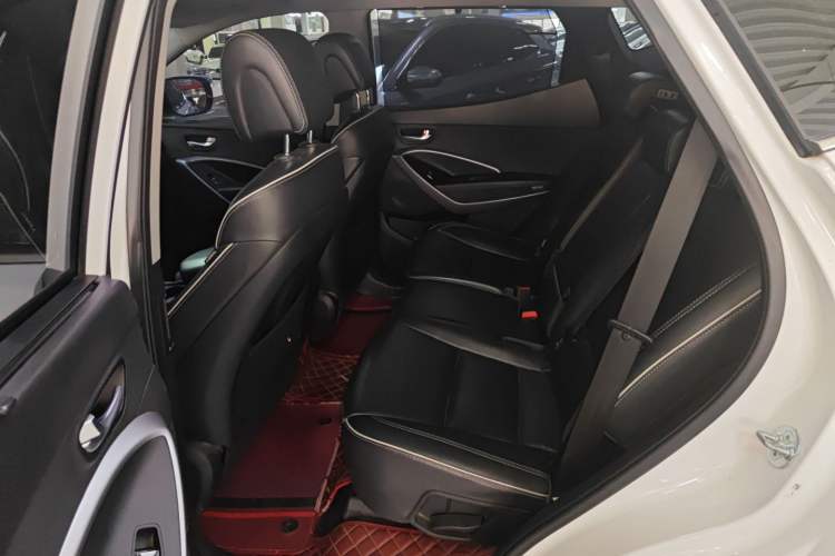 Used Hyundai Santa Fe 2017 2.0T Automatic Two-Wheel Drive Smart Version 7 Seats
