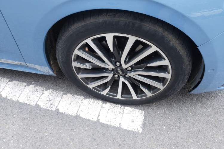 Used Lincoln Continental 2017 2.0T Two-Wheel Drive Prestige Edition Right Front Wheel Hub