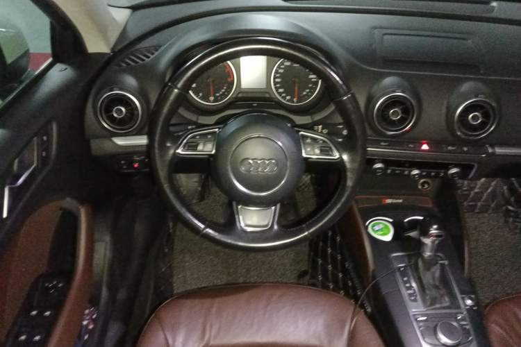 Used Audi A3 2015 Limousine 35 TFSI Millionth Anniversary Comfort Model Steering Wheel