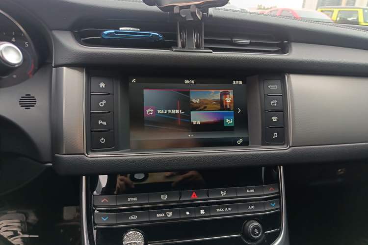 Used Jaguar XFL 2018 XFL 2.0T 200PS Luxury Edition Audio And AC Panel