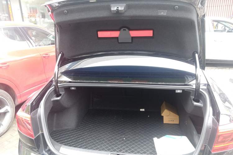 Used Volkswagen Magotan 2020 330TSI DSG Luxury Edition Trunk