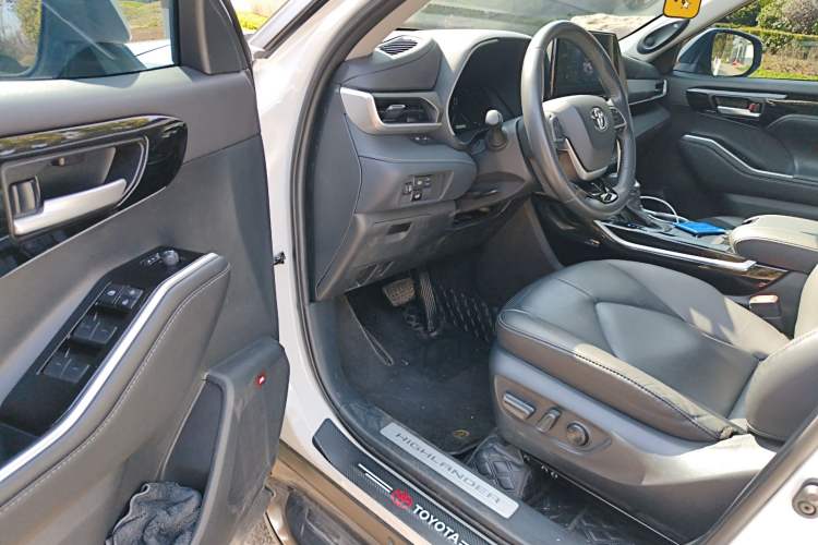 Used Toyota Highlander 2024 2.5L Smart Electric Hybrid Dual-Motor All-Wheel-Drive Luxury 7-Seater