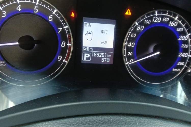 Used Infiniti QX50 2015 2.5L Enjoyment Edition Odometer Close Up