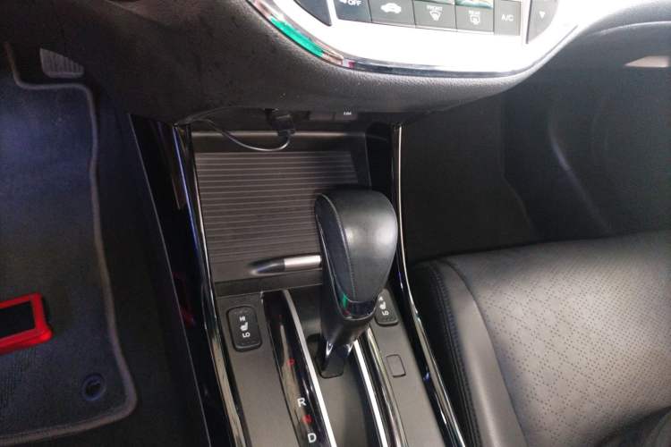 Used Honda Jade 2017 210 TURBO CVT Luxury Edition 5 Seats Gear Lever