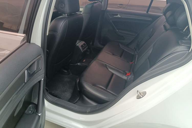 Used Volkswagen Golf 2016 230TSI Automatic Comfort Version
