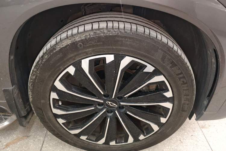 Used Chery Tiggo 9 2023 2.0T Automatic Two-Wheel Drive Prestige Edition 5 Seats Right Front Wheel Hub