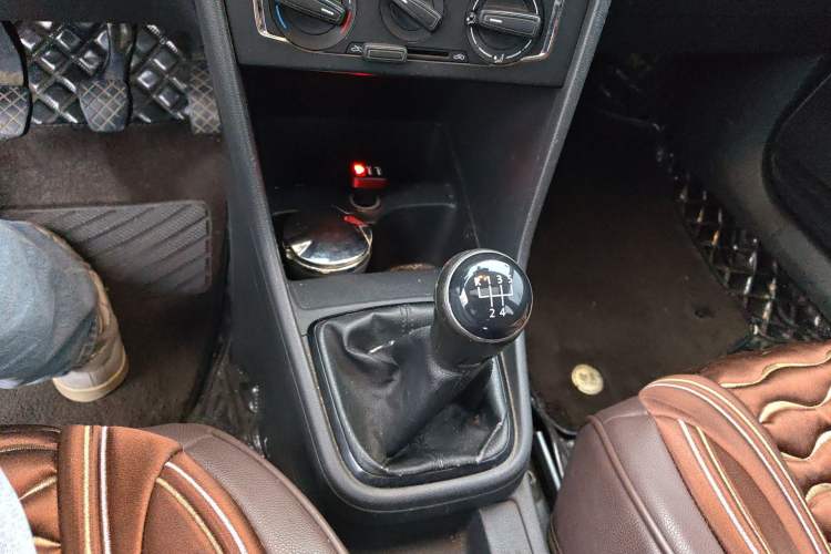 Used Volkswagen Santana 2013 1.6L Manual Comfort Edition Gear Lever