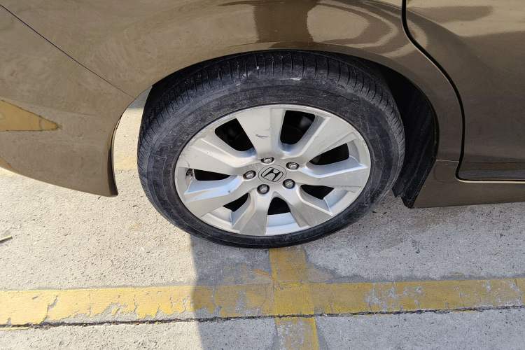 Used Honda Jade 2013 1.8L automatic Comfort version 5 seats
