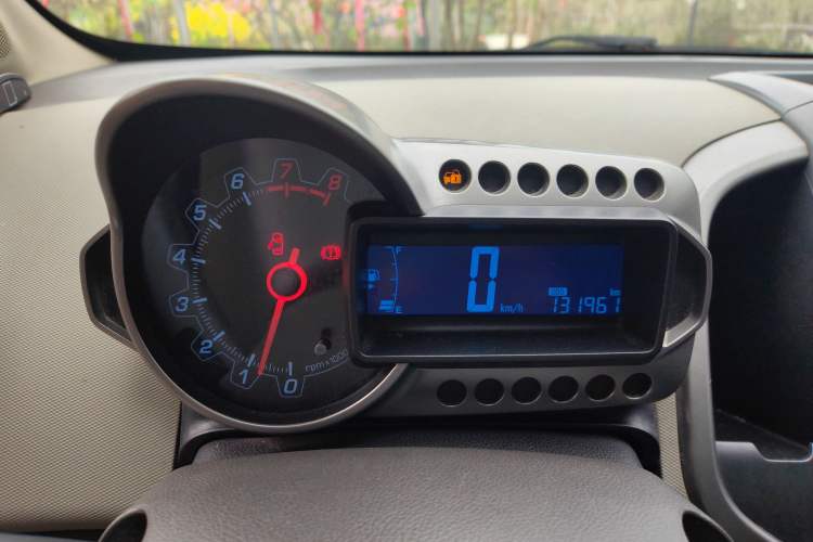 Used Chevrolet Aveo Sonic 2011 Sedan 1.4L Manual Transmission SE