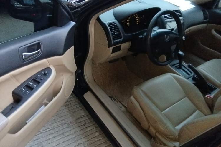Used Honda Accord 2006 2.0L standard version
