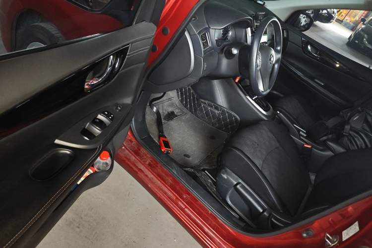 Used Nissan Tiida 2016 1.6L CVT Cool Dynamic Edition Driver Seat