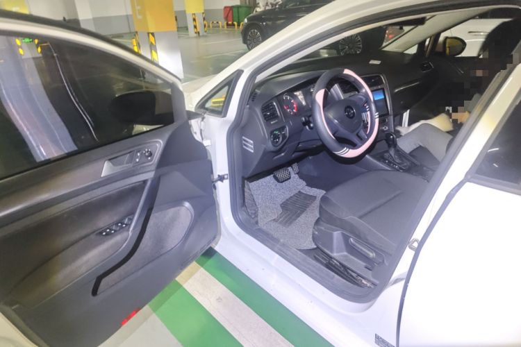 Used Volkswagen Golf 2015 1.6L Automatic Fashion Model
